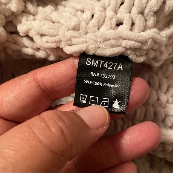 POL Cream Chevron knit Sweater small - Picture 11 of 12